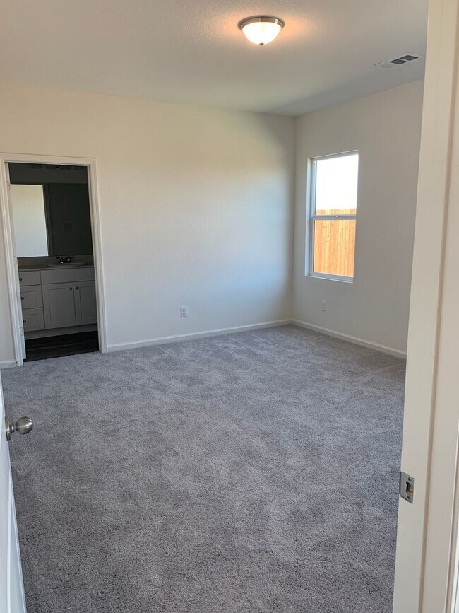 Foto del edificio - Charming 3BR House in Princeton