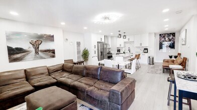 Building Photo - 1059 Gillespie Dr