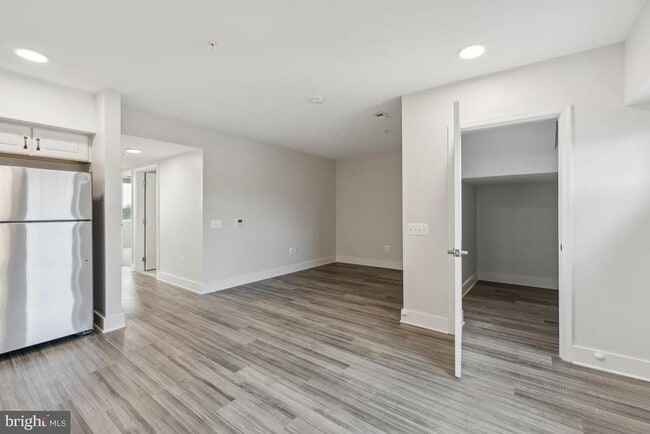 Foto del edificio - 19520 Village Walk Dr