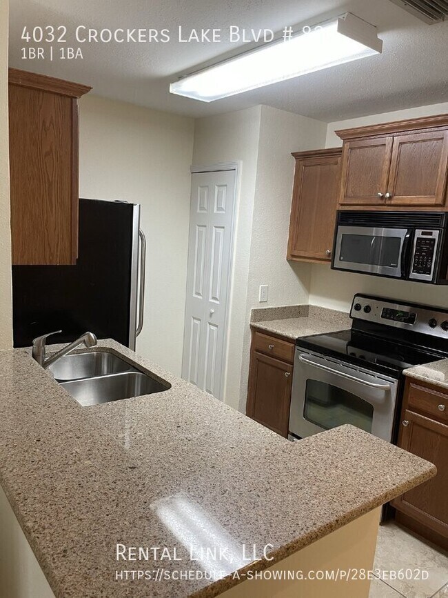 Foto del edificio - 4032 Crockers Lake Blvd