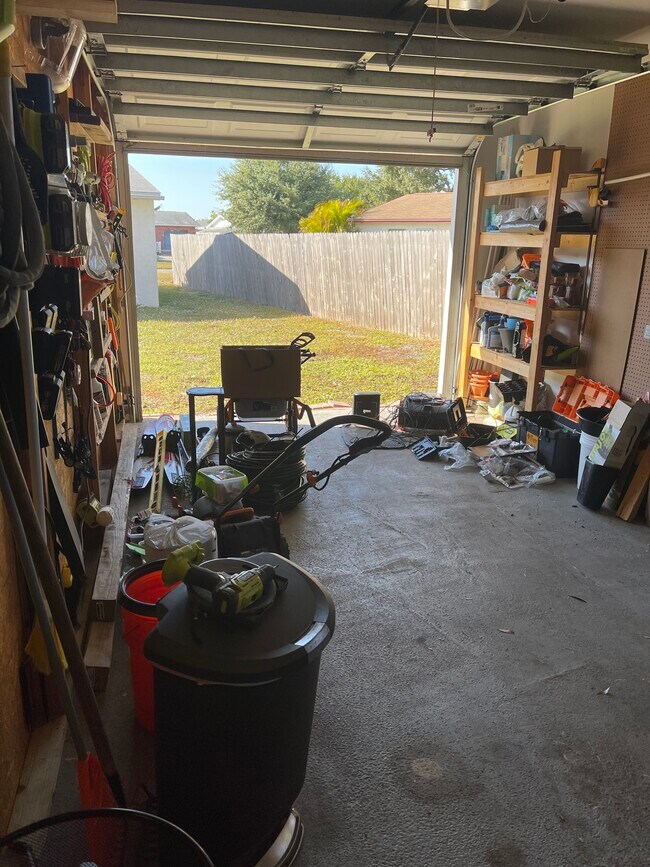 Building Photo - 2906 Sandpointe Dr