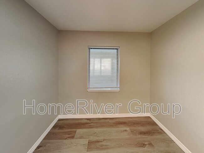 Foto del edificio - 651 22nd St NW