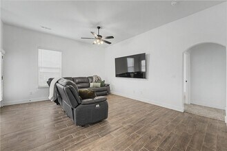 Building Photo - 2040 Periwinkle Pl