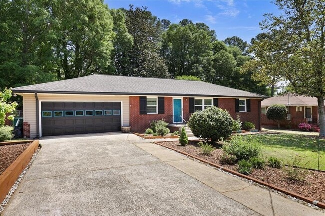 Building Photo - 2311 Robin Ln SE