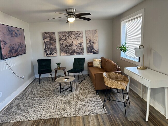 Foto del edificio - 403 Cedar Lane Rd