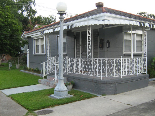 Building Photo - 213 Claiborne Ct