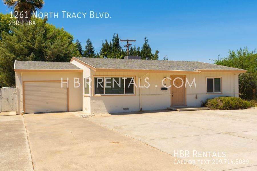 Primary Photo - Single Story 2 Bedroom Home - Close to Dow...