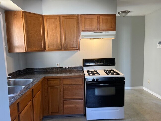 Building Photo - 3BR South Akron Classic with Deck, 2-Car G...