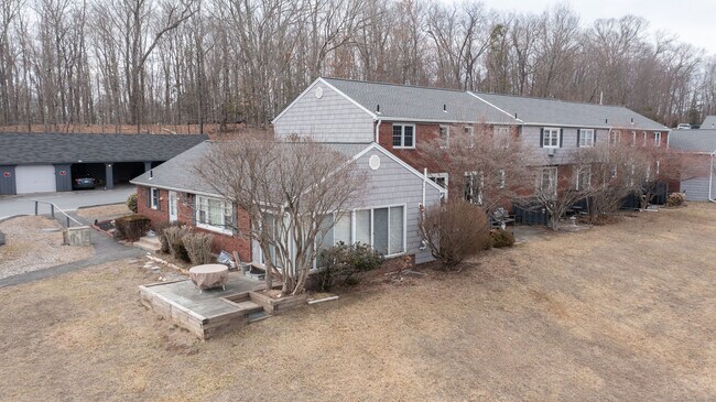 Foto del edificio - 86 Old Farms Ln