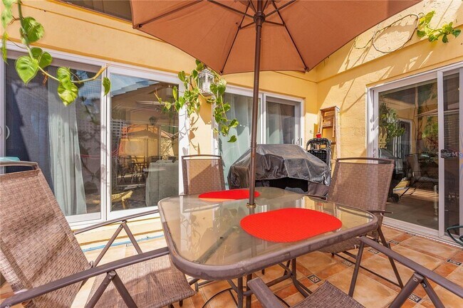 Foto del edificio - 5053 Maui Cir