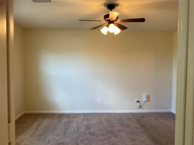 Building Photo - 5106 Oak Briar Ln