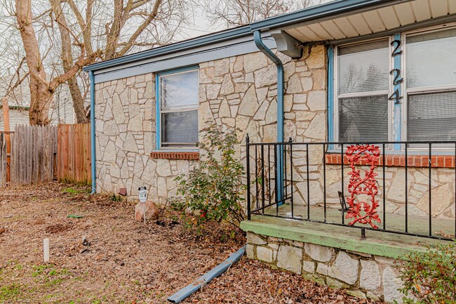 Building Photo - 3 Bed 1 Bath in Midwest City!