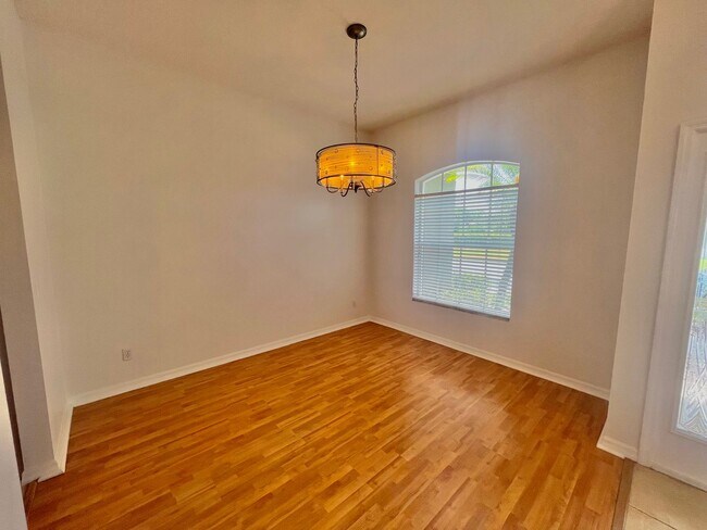 Foto del edificio - Spacious 4-Bed, 3-Bath Home in Guard-Gated...