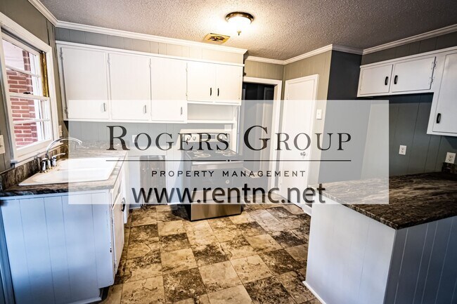 Foto del edificio - #106 - 104-106 Rollins Ave Duplex