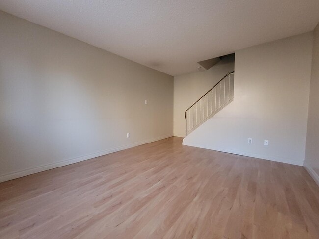 Building Photo - 10 Clareview Village NW