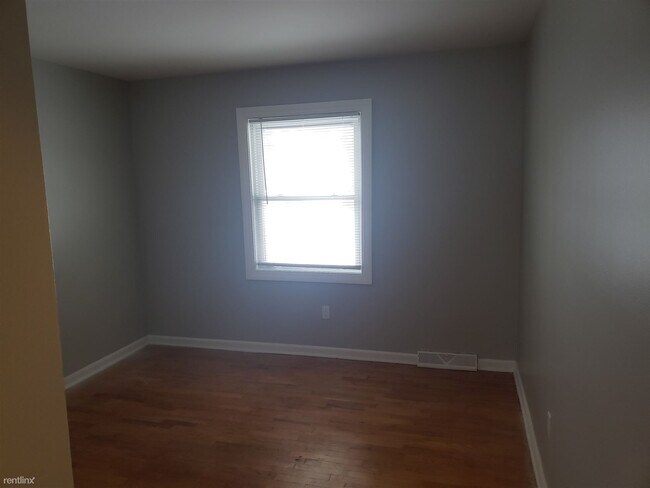 Building Photo - 5894 Crestmoor Dr SE