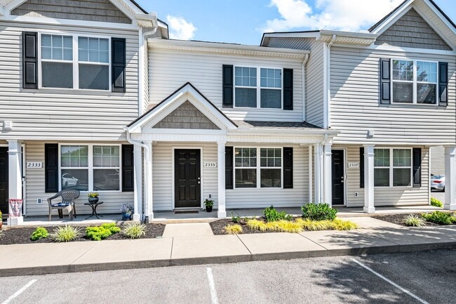 Building Photo - Beautiful 2/2.5 Townhome Min from MTSU