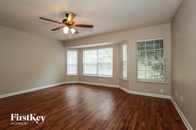 Building Photo - 629 MacKenzie Cir