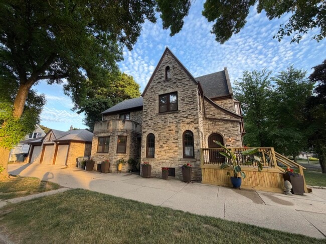 Building Photo - 2848 N 70th St