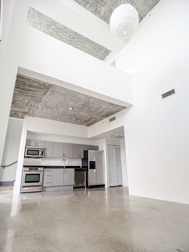 Building Photo - Cynergi Lofts at Wynwood