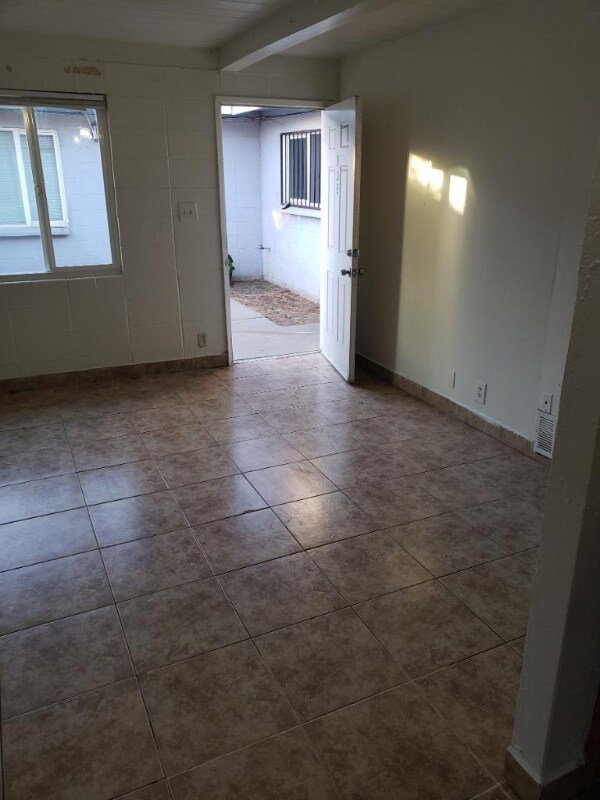 933 S Thorne Ave, Fresno, CA 93706 Room for Rent in Fresno, CA
