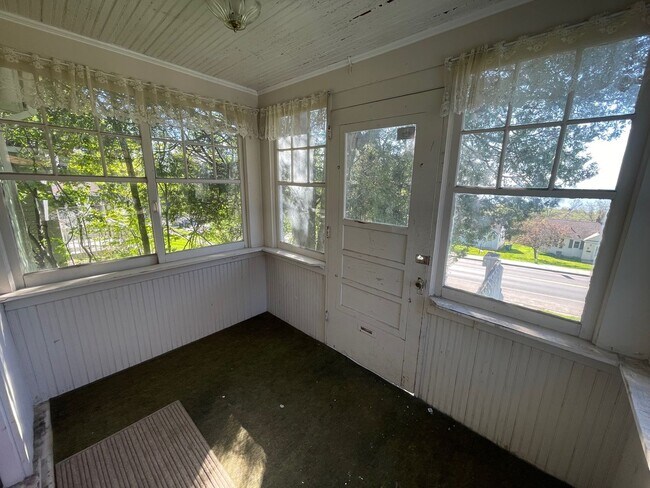 Foto del edificio - Incredible Lake Views-Spacious 6 Bedroom Home