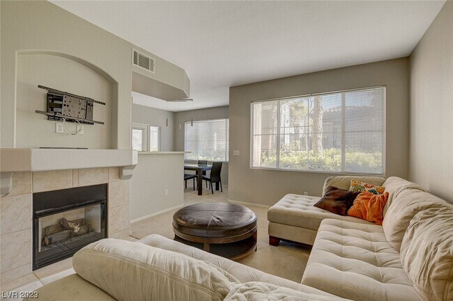Foto del edificio - 9050 W Warm Springs Rd