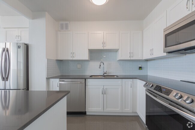 2BR, 1BA - 837SF - Kitchen - 1970 Fowler Dr
