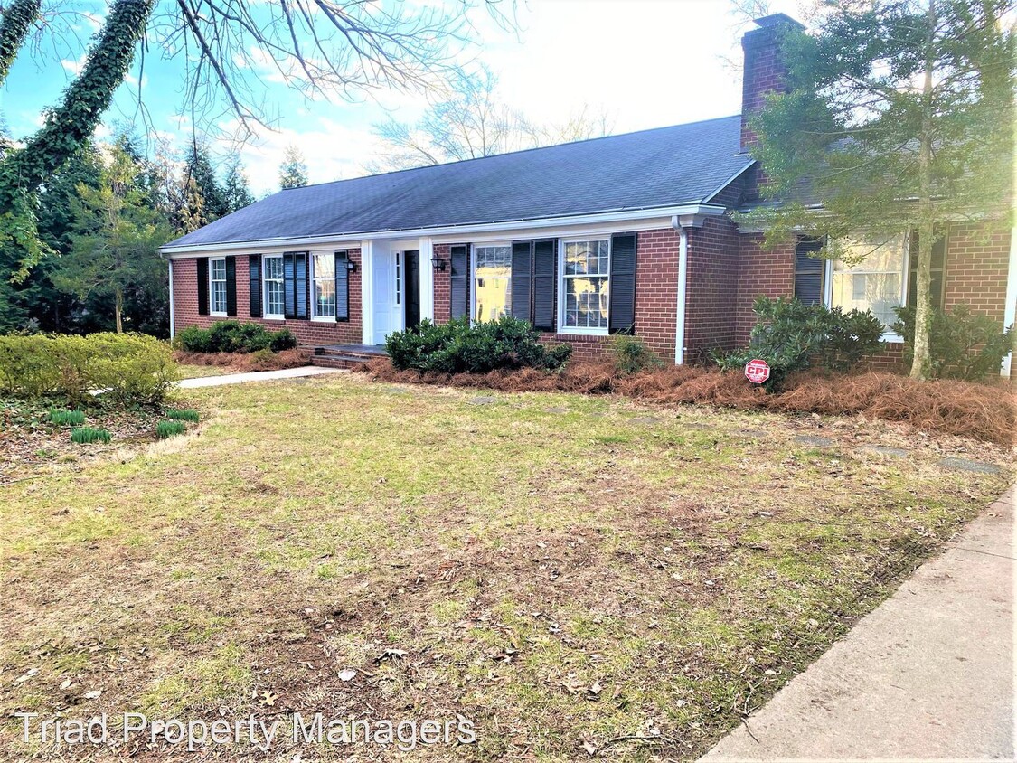 Primary Photo - 3 br, 2 bath House - 2211 N. Elm St