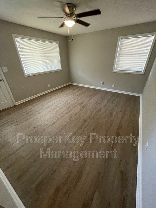 Foto del edificio - 4905 Wellborn Dr