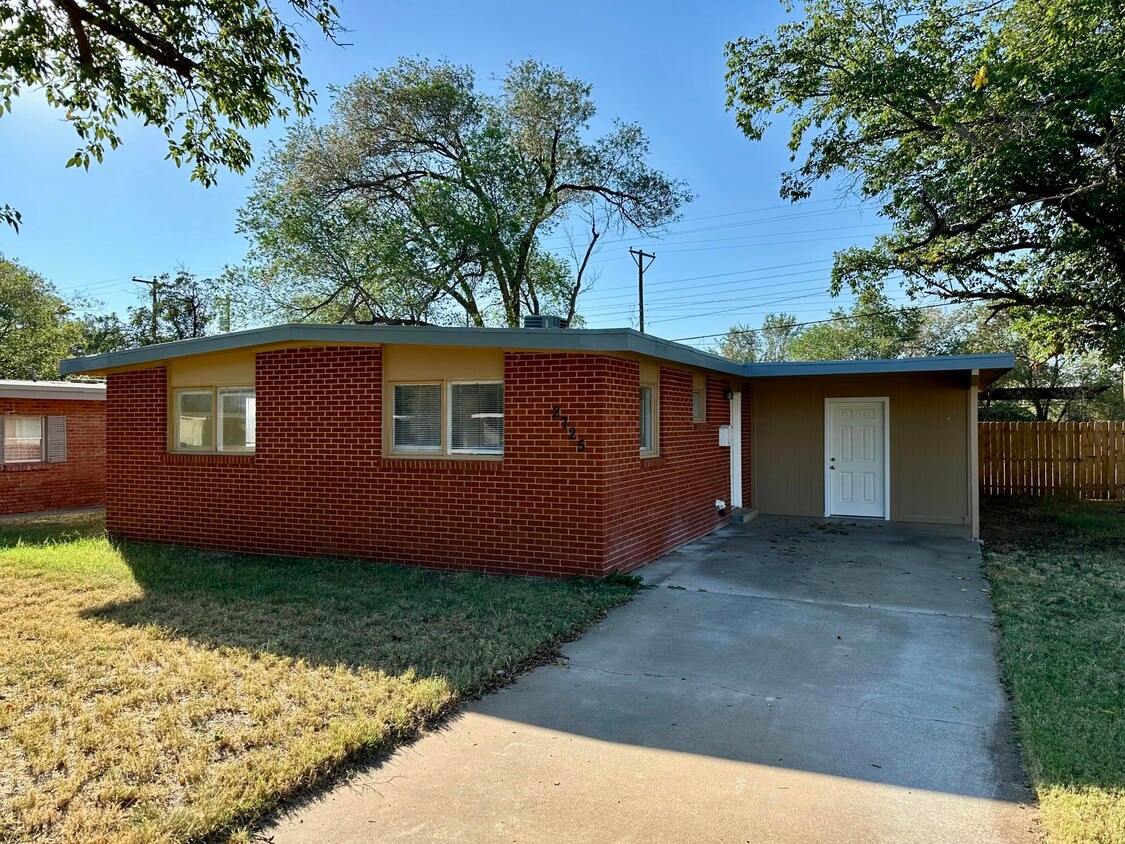 Foto principal - 2725 62nd St
