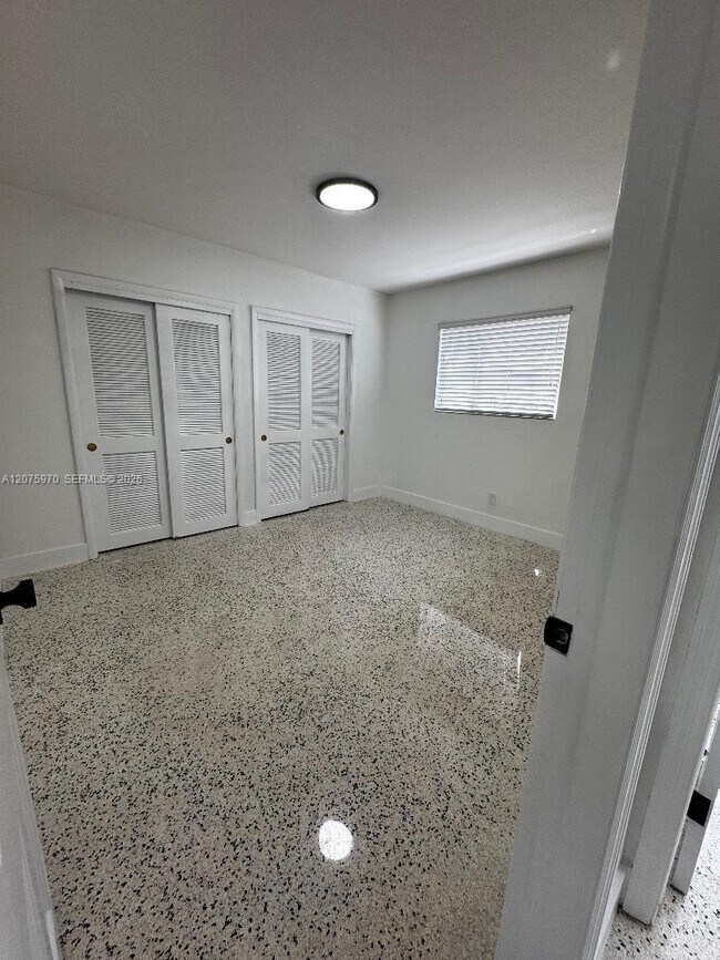 Foto del edificio - 2725 SW 25th St