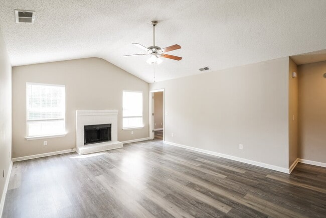 Building Photo - 3944 Rock Creek Dr