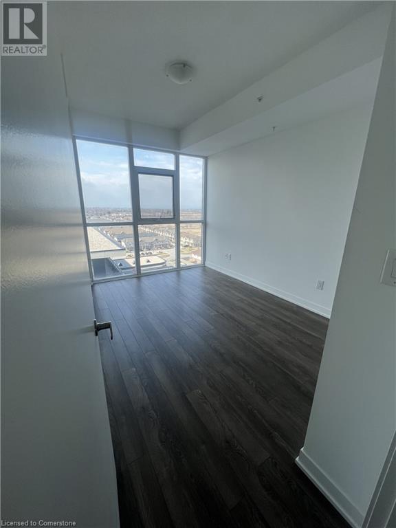 Photo du bâtiment - 550 N Service Rd