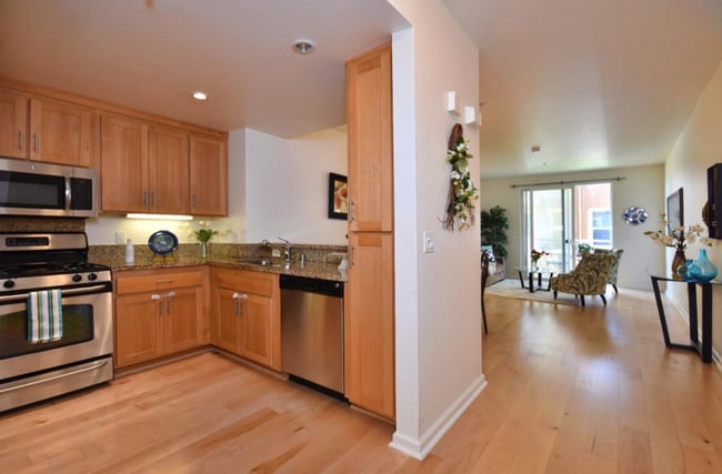 Building Photo - 401 Crescent Ct