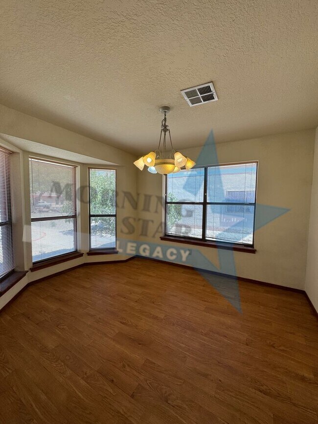 Foto del edificio - Large ranch style home in Telshor Area!