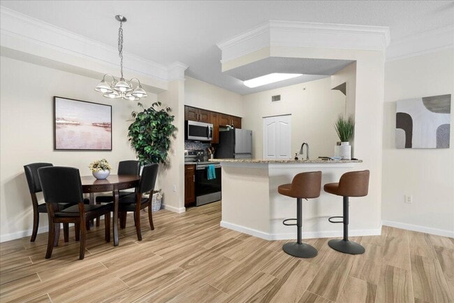 Foto del edificio - 5203 Myrtlewood Cir E
