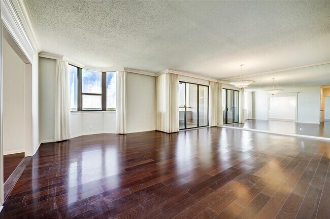 Building Photo - 651 Bering Dr
