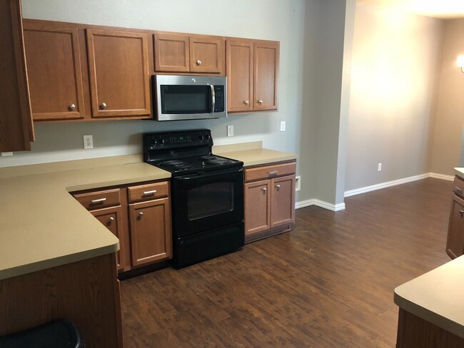 Foto del edificio - Roomy 4 bedroom 2.5 bath in Waxahachie!!