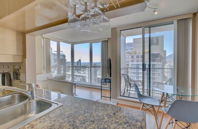 Photo du bâtiment - 1300 Pacific Blvd