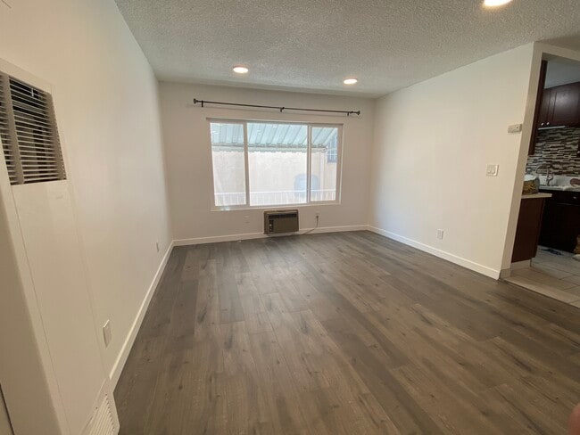 Foto del edificio - 7162 Hawthorn Ave