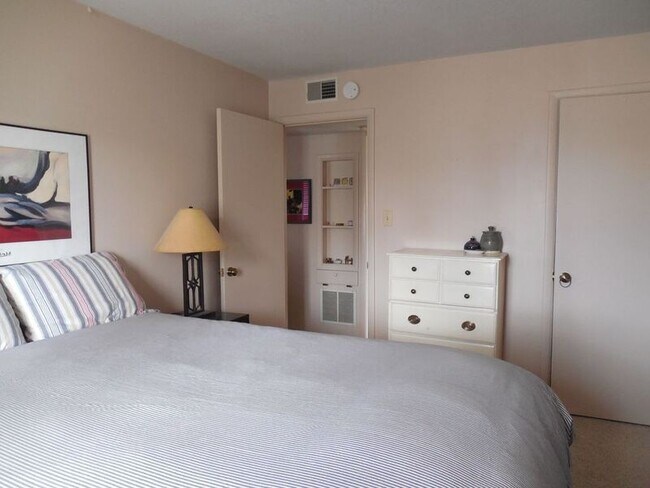 Foto del edificio - 1021 Rhode Island St