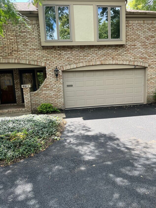 Primary Photo - 4611 Sandringham Dr
