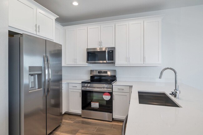 Foto del edificio - Like Brand New Luxurious Modern 3 Bedroom ...
