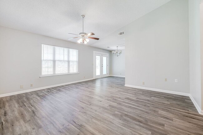 Foto del edificio - Private 3BR Brick Home on 3+ Acres with Partially Fenced Yard