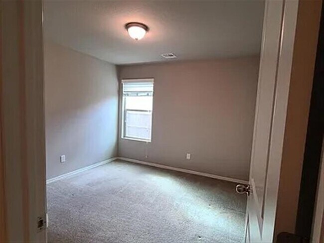 Building Photo - Available immediately!