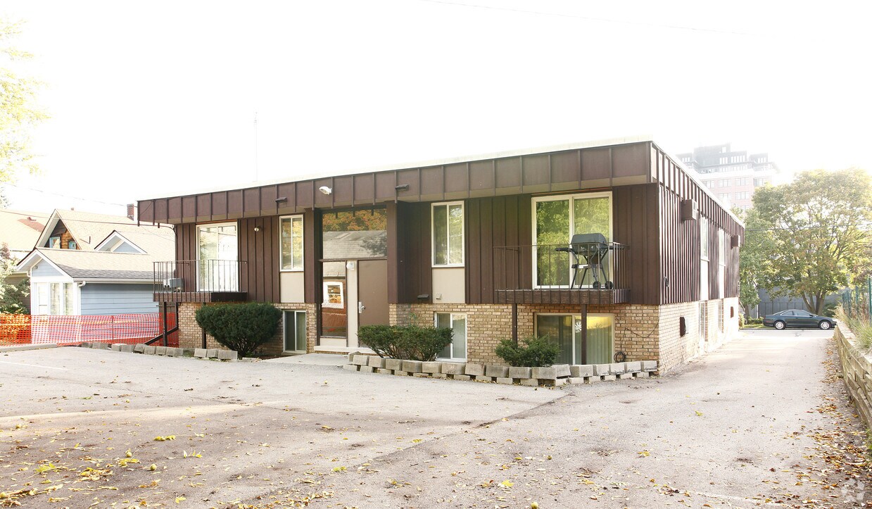 Building Photo - 426 S 1st St