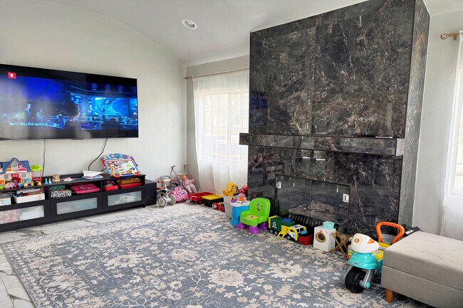 Foto del edificio - 1245 N Orchard Dr