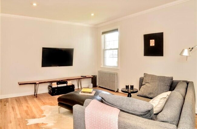 Foto del edificio - 2475 Summer St