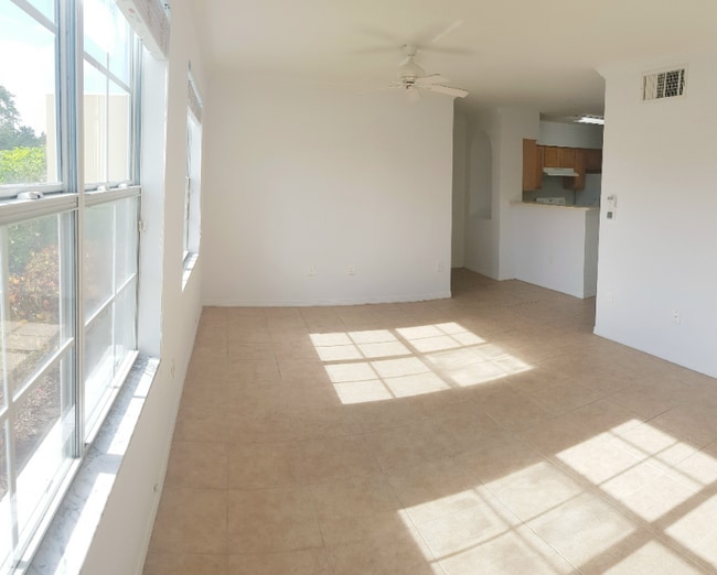 Building Photo - 1040 Villagio Cir